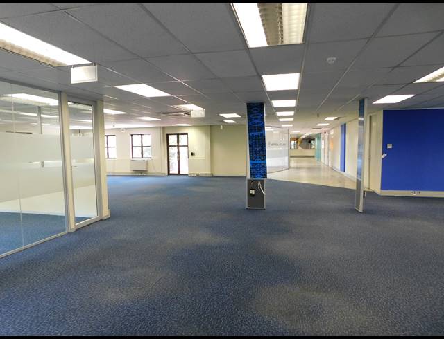 2,355M² OFFICE TO LET IN HYDE PARK